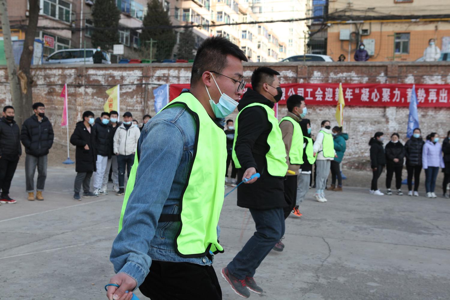 ɽ����Ͷ��е�����žٰ�ӭ���ꡰ���ľ����������ٳ�����ְ��Ȥζ�˶���