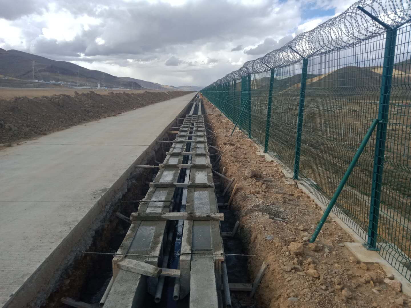 ɽ����Ͷ��е�����ųн��İ��������������¹���ͨ����������