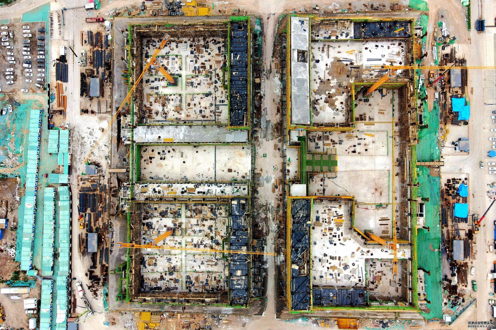 ɽ����Ͷ�������ųн���ɽ����ӹ��ʻ�չ�����м�������Ŀ��¥�ⶥ