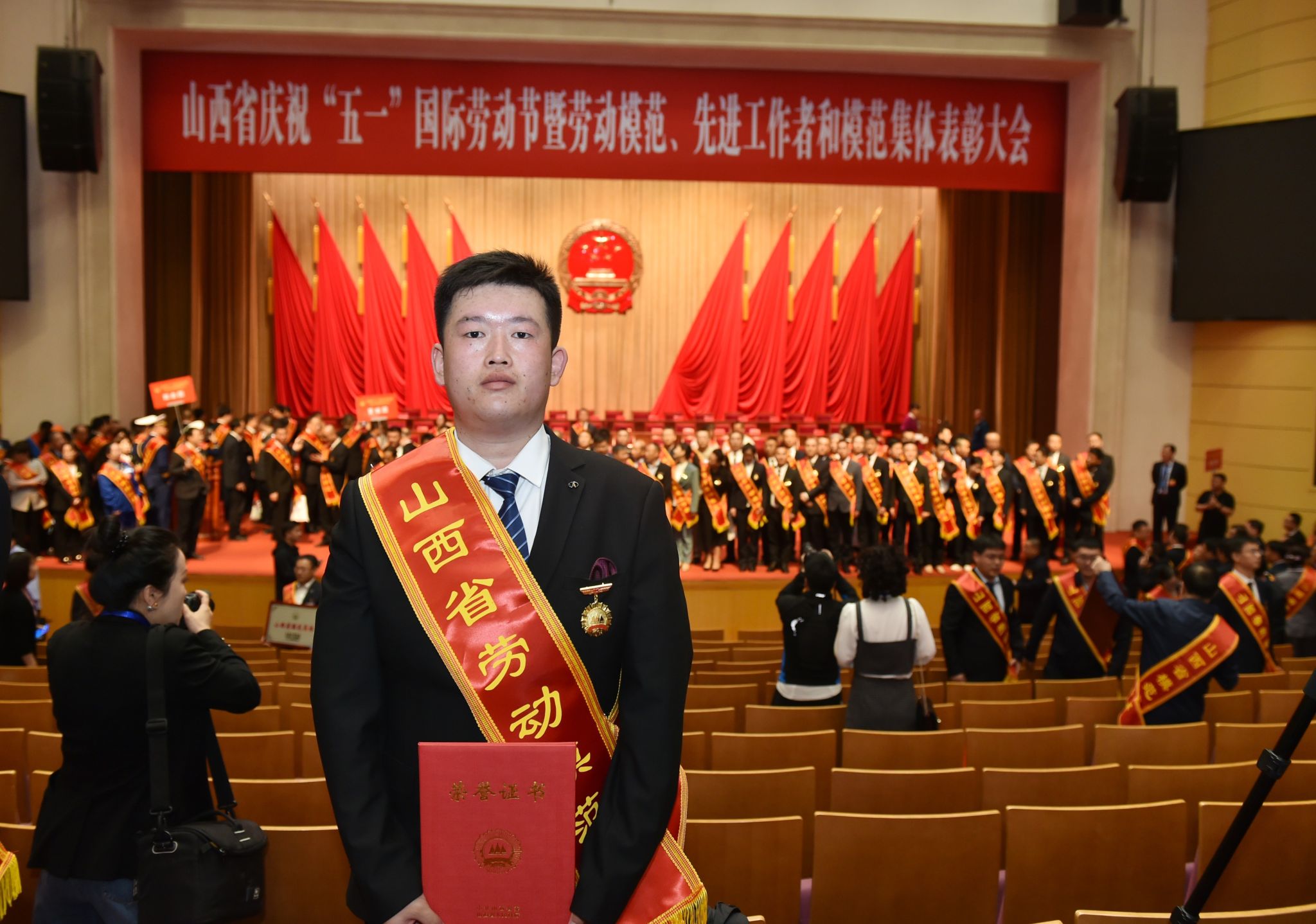 ɽ����Ͷ�����ǹ�˾ְ���ٻ�  ��ɽ��ʡ�Ͷ�ģ�����ƺ�