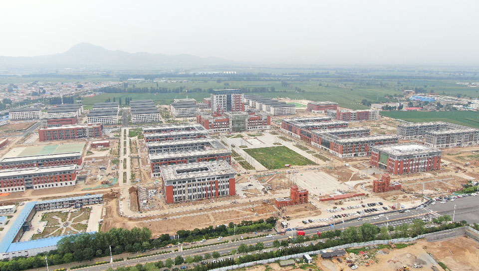 ɽ����Ͷ������������ʦ��ѧԺ��У����Ŀ�����ڼ�